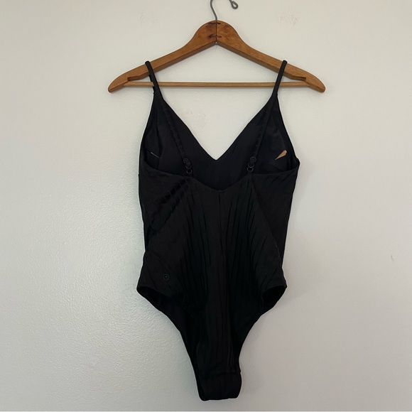 Lululemon Black Ribbed Vneck One Piece Bathing Suit - Picture 2 of 4